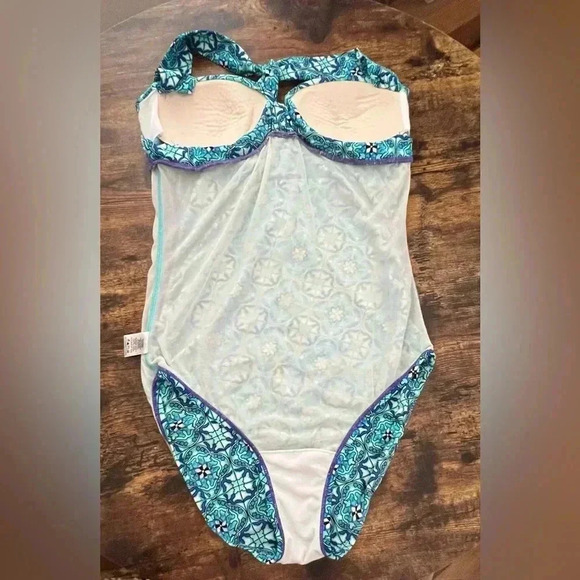 Love Your Assets by Sara Blakely, Spanx | 1 piece Fiesta Tile Swimsuit. Size: M - Picture 11 of 16